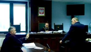[VIDEO] Komornik Włodzimierz Hersztański z Kielc zeznawał pod przyrzeczeniem przed sądem. Czy mówił prawdę na rozprawie o celową dewastację licytowanego domu? I o pieniądzach na mercedesa?