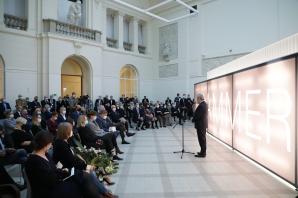 Wernisaż wystawy „Vilhelm Hammershøi. Światło i cisza”. Wizyta wicepremiera Glińskiego w Muzeum Narodowym w Poznaniu. Wystawa została zorganizowana we współpracy z muzeami Danii, Francji, Norwegii i Niemiec
