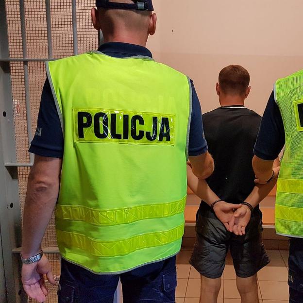 Był nietrzeźwy, wiózł dzieci. Zatrzymany po pościgu