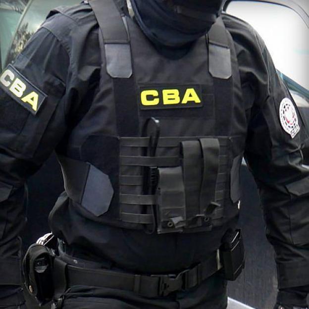 Udawali agentów służb specjalnych. 8 zatrzymanych w Warszawie i Łodzi